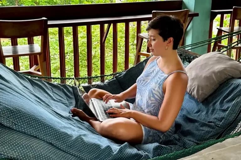 How To Become a Digital Nomad as a UX/UI Designer