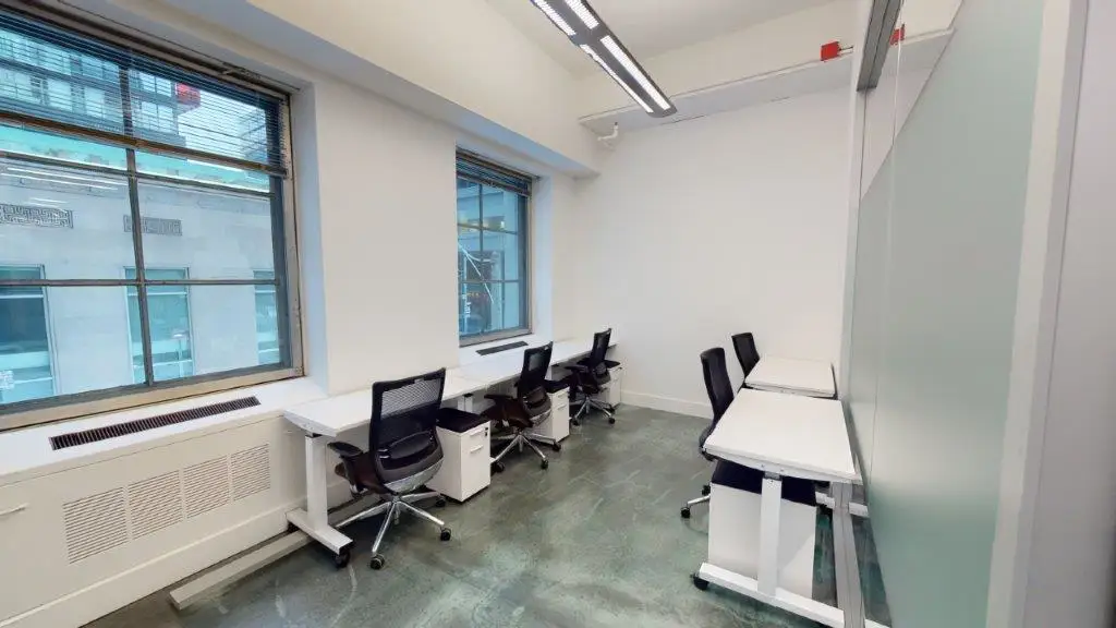 iQ Offices - 250 University Avenue