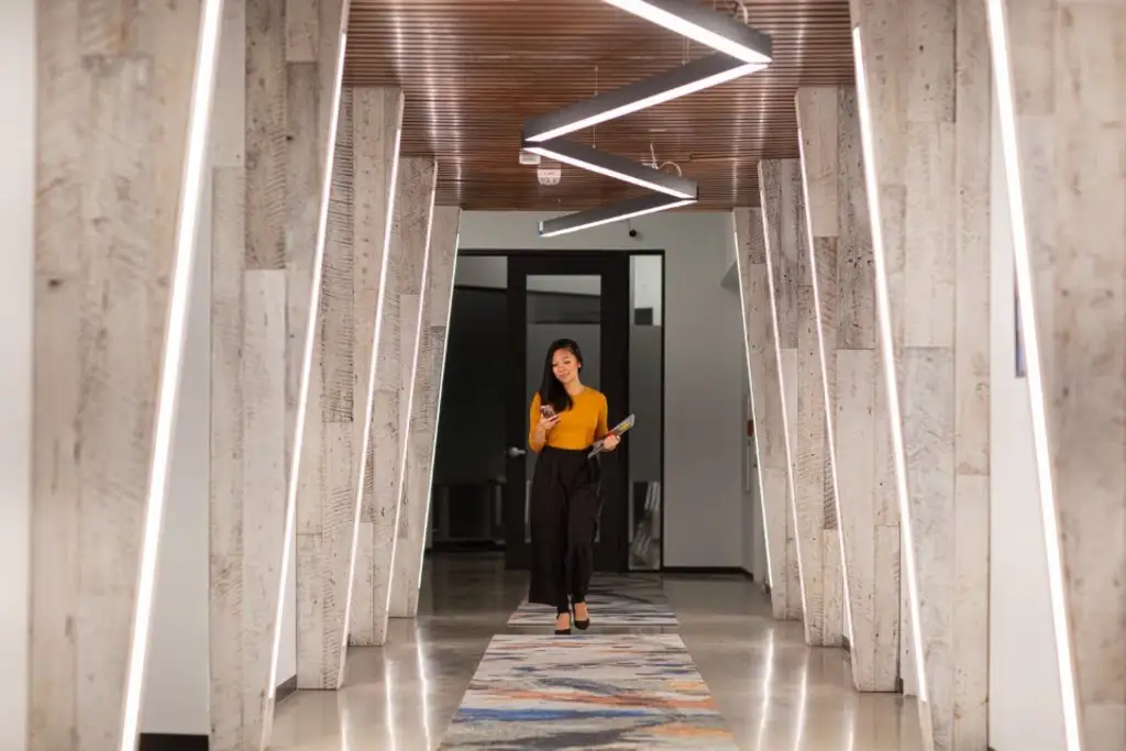 iQ Offices - 150 King West