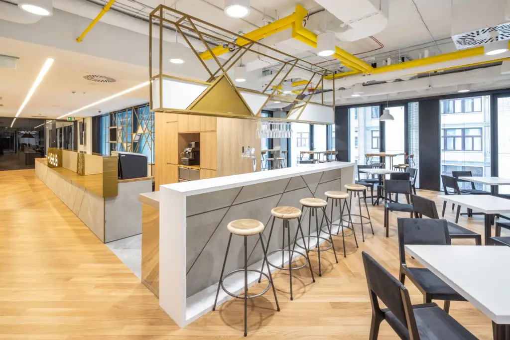 HubHub Nowogrodzka Square